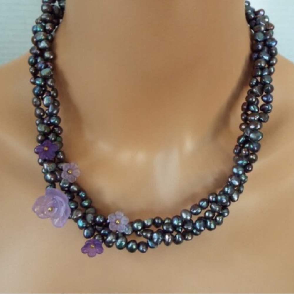 EUC:Vintage 21” Black Baroque Bayadere Freshwater Pearl 3 strand necklace flower